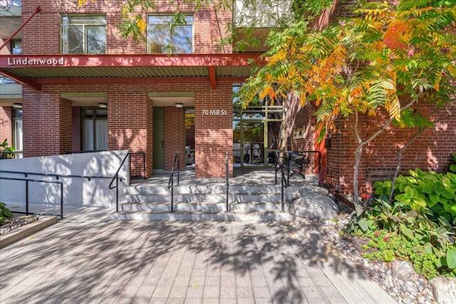 809 - 70 Mill St, Condo with 2 bedrooms, 2 bathrooms and 1 parking in Toronto ON | Card Image