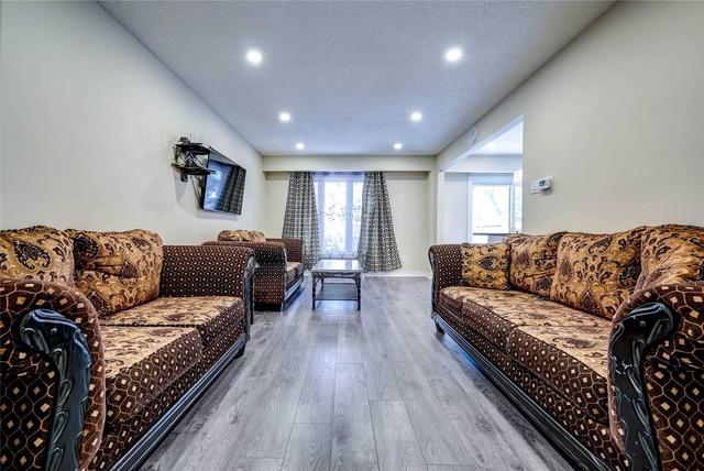 186 Bellamy Rd N, House detached with 3 bedrooms, 4 bathrooms and 5 parking in Toronto ON | Image 3