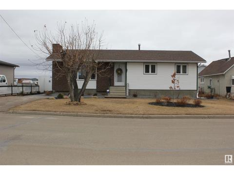 5126 55 Av, House detached with 5 bedrooms, 2 bathrooms and null parking in St. Paul AB | Card Image