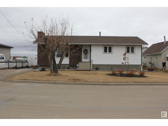5126 55 Av, House detached with 5 bedrooms, 2 bathrooms and null parking in St. Paul AB | Image 1