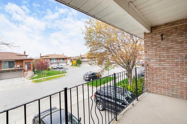 42 Flagstick Crt, House semidetached with 3 bedrooms, 2 bathrooms and 3 parking in Toronto ON | Image 21