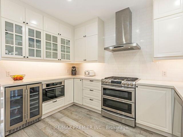 337 Saint Johns Rd, House semidetached with 3 bedrooms, 2 bathrooms and 2 parking in Toronto ON | Image 3