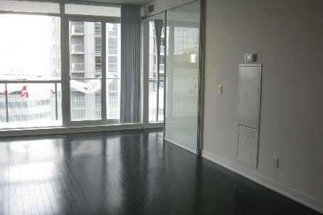 2004 - 770 Bay St, Condo with 1 bedrooms, 1 bathrooms and null parking in Toronto ON | Image 2