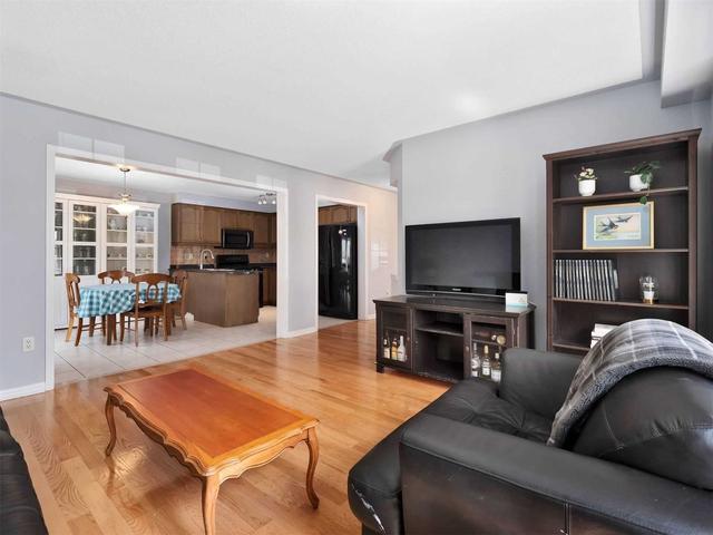 12 Vanier St, House detached with 4 bedrooms, 4 bathrooms and 4 parking in Whitby ON | Image 27