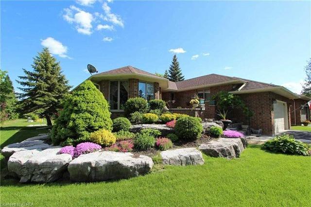 43 Olde Forest Lane, House detached with 2 bedrooms, 3 bathrooms and 4 parking in Kawartha Lakes ON | Image 1