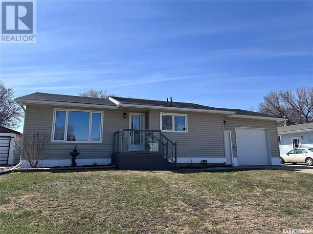 846 Smith Street, House detached with 4 bedrooms, 2 bathrooms and null parking in Estevan SK | Image 1