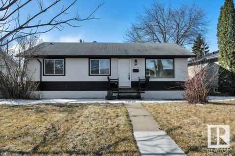 9311 129b Av Nw, House detached with 5 bedrooms, 2 bathrooms and 4 parking in Edmonton AB | Card Image