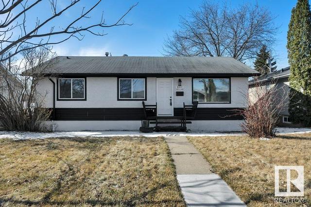 9311 129b Av Nw, House detached with 5 bedrooms, 2 bathrooms and 4 parking in Edmonton AB | Image 1