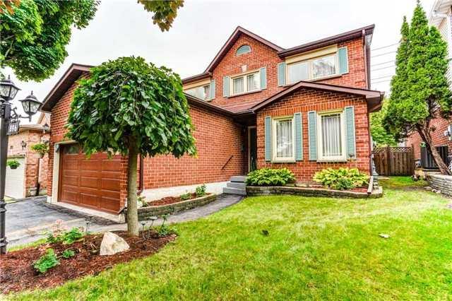 896 Lavis Crt, House detached with 4 bedrooms, 3 bathrooms and 2 parking in Oshawa ON | Image 2
