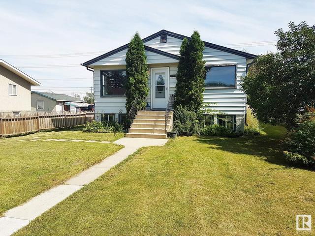 12349 128 St Nw, House detached with 4 bedrooms, 2 bathrooms and 4 parking in Edmonton AB | Image 2