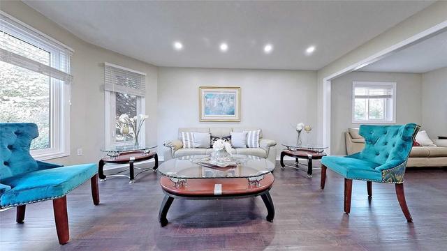 1043 Bradbury Chse, House detached with 4 bedrooms, 4 bathrooms and 8 parking in Mississauga ON | Image 2