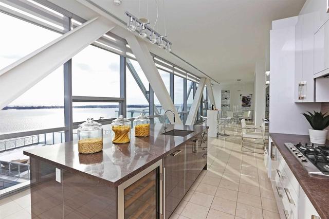 Ph1404 - 29 Queens Quay E, Condo with 4 bedrooms, 4 bathrooms and 2 parking in Toronto ON | Image 2