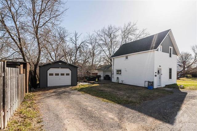22 St Johns Way, House detached with 3 bedrooms, 2 bathrooms and 3 parking in Arnprior ON | Image 19