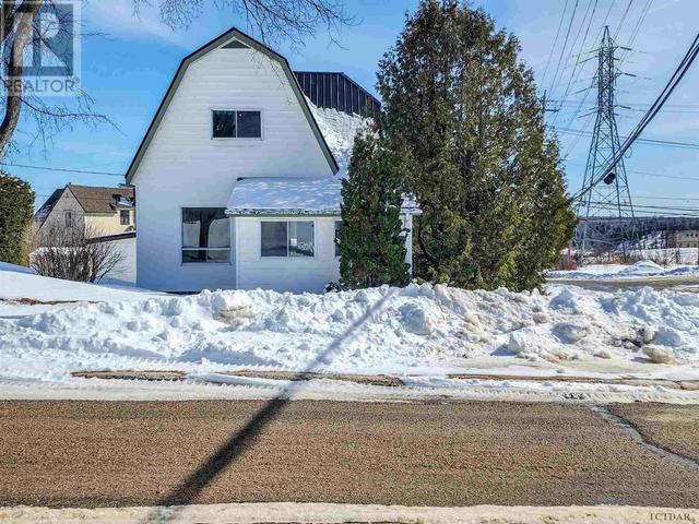 133 Buckingham Ave, House detached with 2 bedrooms, 2 bathrooms and null parking in Iroquois Falls ON | Image 1