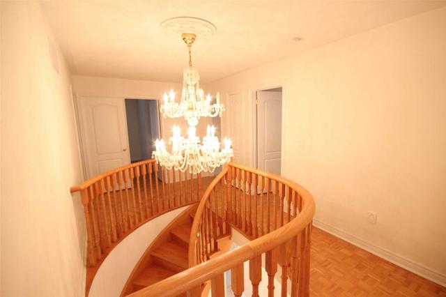 148 Avdell Ave, House detached with 4 bedrooms, 3 bathrooms and 4 parking in Vaughan ON | Image 2