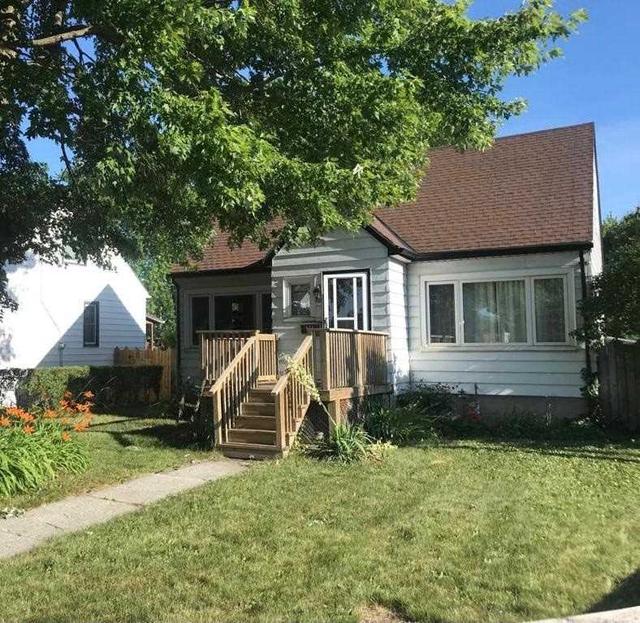 921 London Rd, House detached with 4 bedrooms, 2 bathrooms and 4 parking in Sarnia ON | Image 1