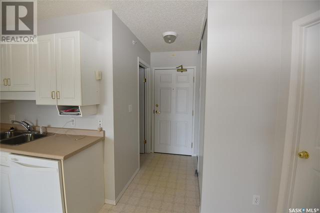 402 - 220 1st Street E, Condo with 1 bedrooms, 1 bathrooms and null parking in Nipawin SK | Image 2
