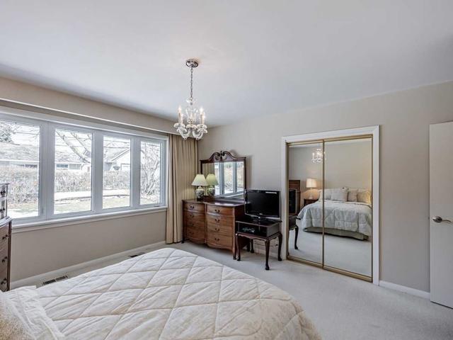 18 Oldham Rd, House detached with 3 bedrooms, 3 bathrooms and 6 parking in Toronto ON | Image 4