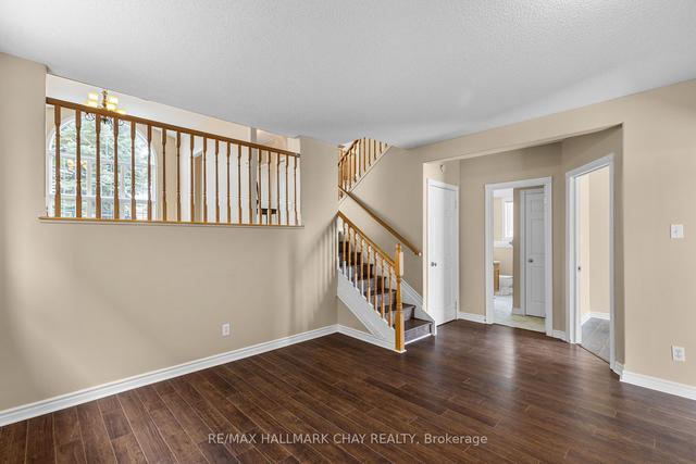 28 Ritchie Cres, House detached with 2 bedrooms, 2 bathrooms and 6 parking in Springwater ON | Image 9