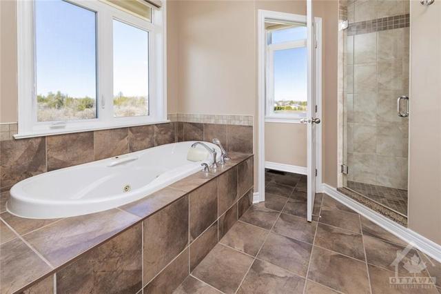 Ensuite Jacuzzi tub | Image 17