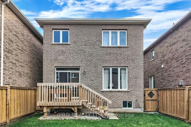 18 Pearman Cres, House detached with 4 bedrooms, 3 bathrooms and 2 parking in Brampton ON | Image 33