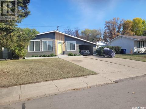 15 O'neil Crescent, House detached with 3 bedrooms, 2 bathrooms and null parking in Saskatoon SK | Card Image