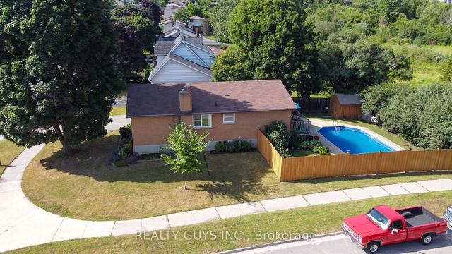 950 Silverdale Rd, House detached with 3 bedrooms, 1 bathrooms and 3 parking in Peterborough ON | Image 2