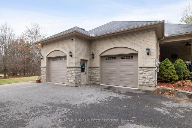 15 Foxfire Chse, House detached with 3 bedrooms, 5 bathrooms and 13 parking in Uxbridge ON | Image 35