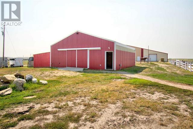 232060 Range Road 245, Home with 3 bedrooms, 2 bathrooms and null parking in Wheatland County AB | Image 35