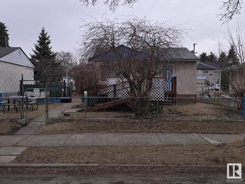 11818 37 St Nw, House detached with 3 bedrooms, 1 bathrooms and null parking in Edmonton AB | Card Image