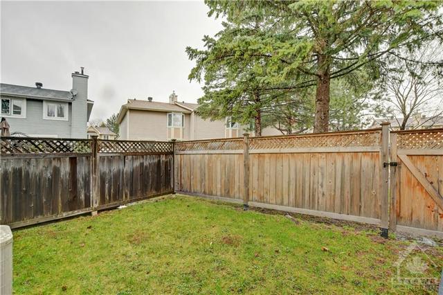 421 Valade Crescent, Townhouse with 3 bedrooms, 2 bathrooms and 2 parking in Ottawa ON | Image 25