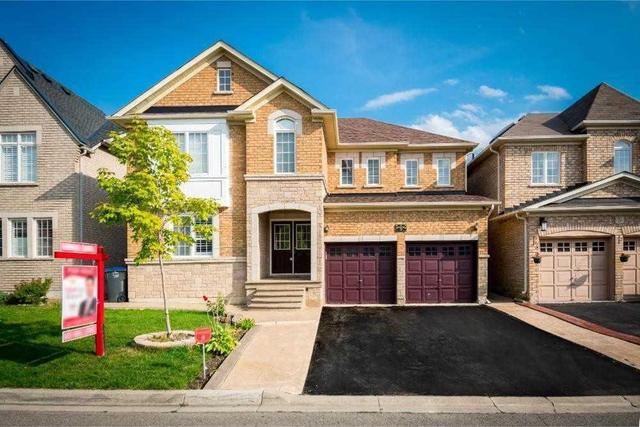 7 Bonistel Cres, House detached with 4 bedrooms, 3 bathrooms and 4 parking in Brampton ON | Image 2