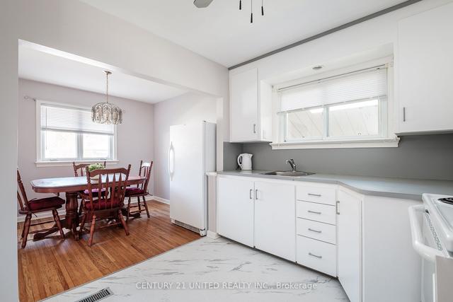 935 Philip St, House detached with 3 bedrooms, 2 bathrooms and 3 parking in Peterborough ON | Image 2