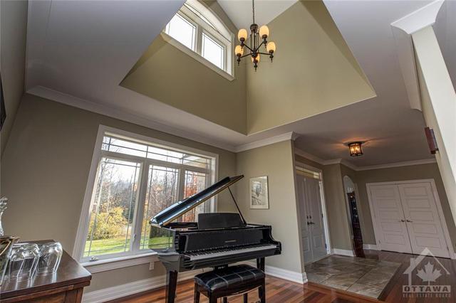 5725 Stuewe Drive, House detached with 6 bedrooms, 5 bathrooms and 6 parking in Ottawa ON | Image 10