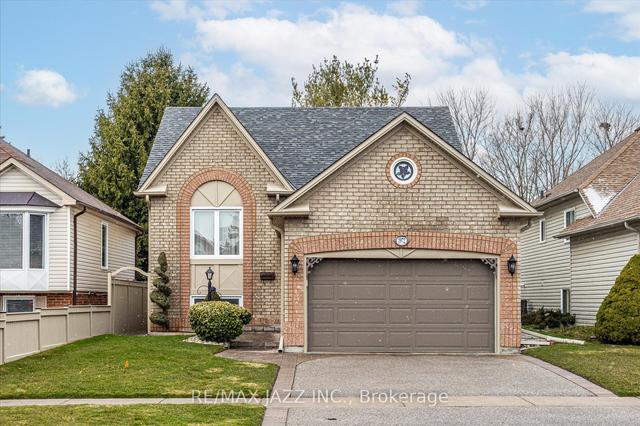 1972 Edenwood Dr, House detached with 2 bedrooms, 2 bathrooms and 4 parking in Oshawa ON | Image 1