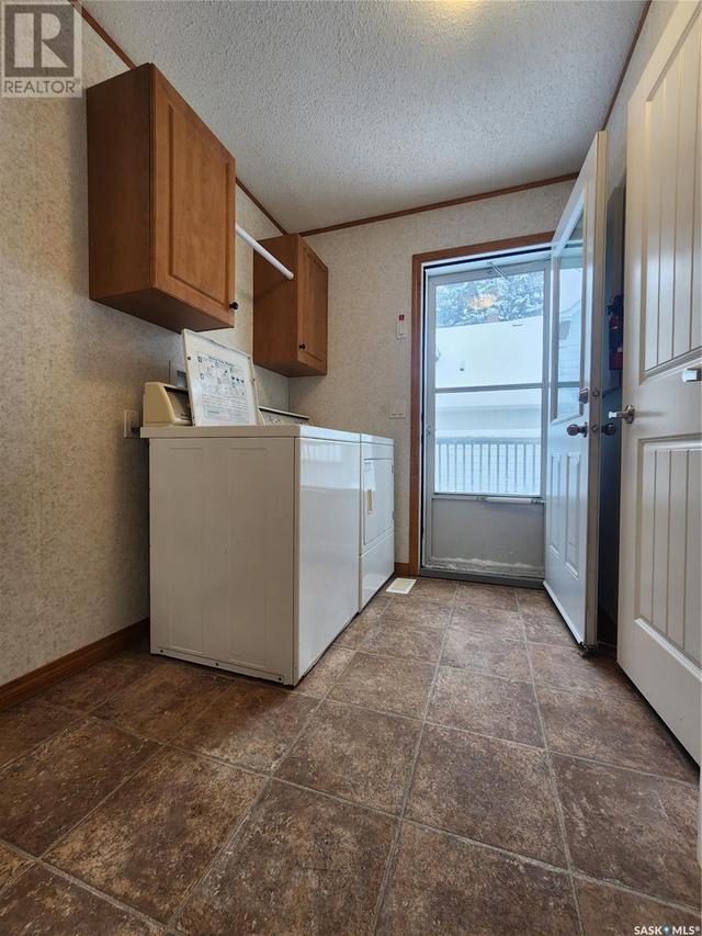 147 6th Avenue E, Home with 2 bedrooms, 2 bathrooms and null parking in Melville SK | Image 19