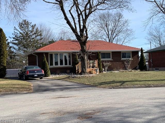 8558 Champlain Drive, House detached with 3 bedrooms, 1 bathrooms and null parking in Niagara Falls ON | Image 2