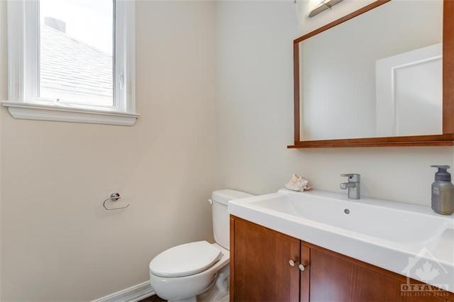 32 Leonard Avenue, Home with 3 bedrooms, 4 bathrooms and 2 parking in Ottawa ON | Image 15