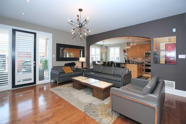 17 Horsetail St, House detached with 4 bedrooms, 4 bathrooms and 3 parking in Markham ON | Image 4