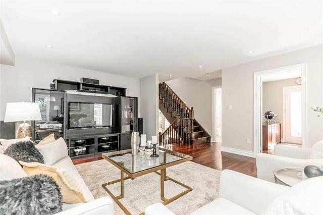 829 Legge Crt, House detached with 4 bedrooms, 5 bathrooms and 4 parking in Newmarket ON | Image 3
