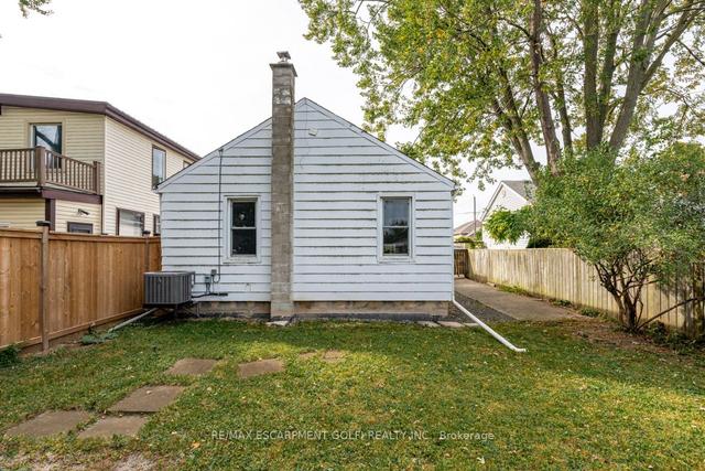 12 David St, House detached with 3 bedrooms, 1 bathrooms and 3 parking in St. Catharines ON | Image 16