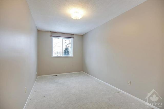 152 Presland Road, Townhouse with 3 bedrooms, 2 bathrooms and 3 parking in Ottawa ON | Image 18