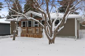 8627 48 Avenue Nw, House detached with 4 bedrooms, 3 bathrooms and 3 parking in Calgary AB | Image 9