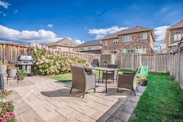 33 Ostrovsky Rd, House semidetached with 3 bedrooms, 4 bathrooms and 3 parking in Vaughan ON | Image 26