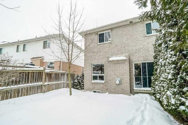 558 Heddle Cres, House semidetached with 3 bedrooms, 4 bathrooms and 5 parking in Newmarket ON | Image 32