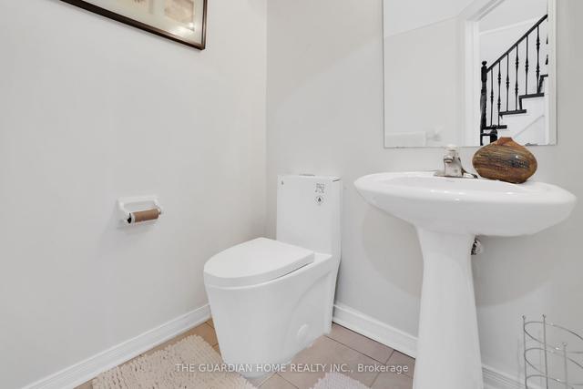 71b Montezuma Tr, House attached with 3 bedrooms, 4 bathrooms and 2 parking in Toronto ON | Image 4