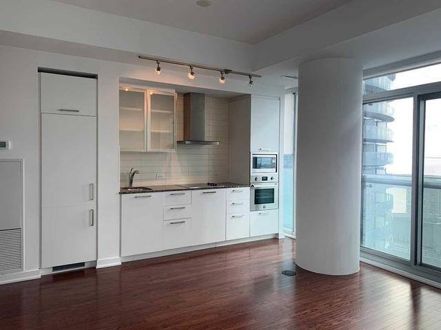 3708 - 14 York St, Condo with 2 bedrooms, 2 bathrooms and 1 parking in Toronto ON | Image 2