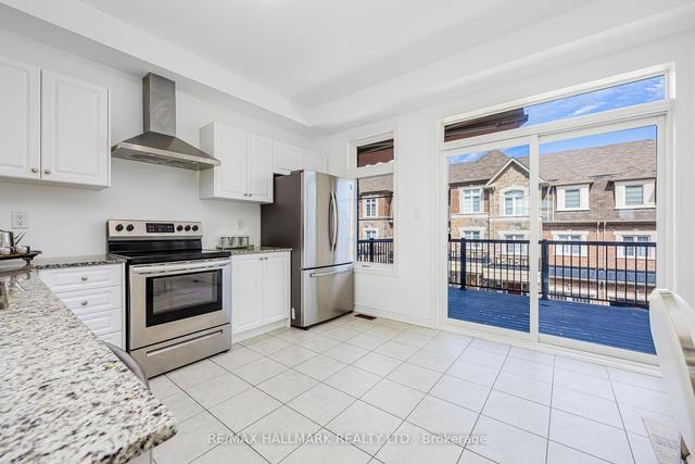 284 King Rd, House attached with 3 bedrooms, 3 bathrooms and 4 parking in Richmond Hill ON | Image 7