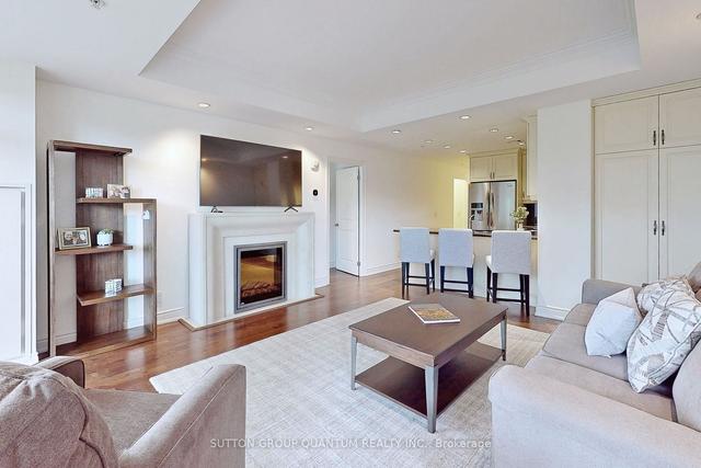 304 - 205 Lakeshore Rd W, Condo with 2 bedrooms, 3 bathrooms and 1 parking in Oakville ON | Image 1