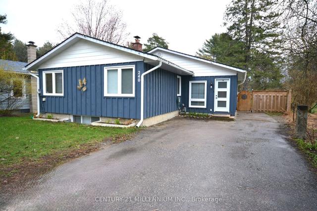 240 Muskoka Beach Rd, House detached with 3 bedrooms, 2 bathrooms and 5 parking in Gravenhurst ON | Image 1